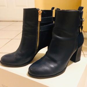 Kenneth Cole reaction navy booties size 5